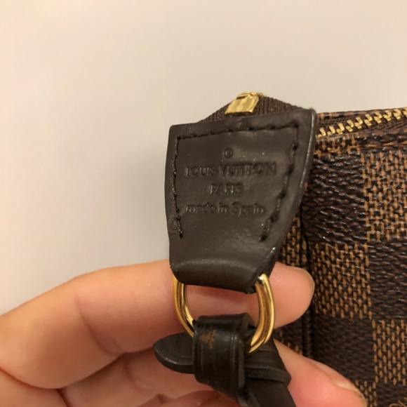 Louis Vuitton Pouchette Damier Ebene Clutch - Picture 4 of 7